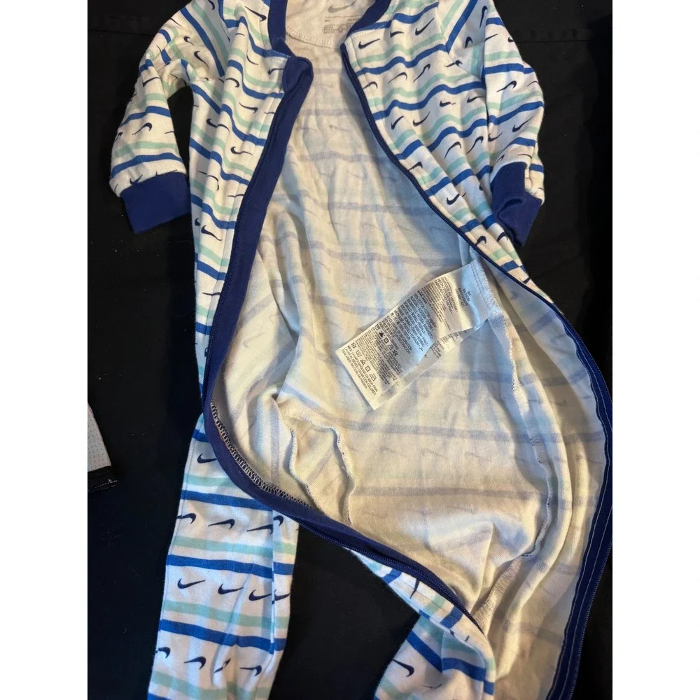Nike Baby Boy 4 Piece Bundle 6-9M Bodysuit Footie Sleeper Romper Hooded Grey - Picture 9 of 16